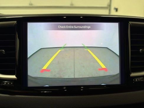 Used 2025 Chrysler Pacifica Select image 27