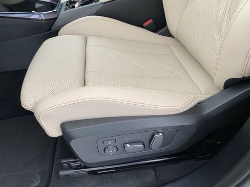 Used 2025 BMW X3 xDrive30i w/ Premium Package image 12