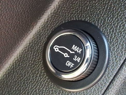 Used 2023 Chevrolet Traverse LT FWD image 27
