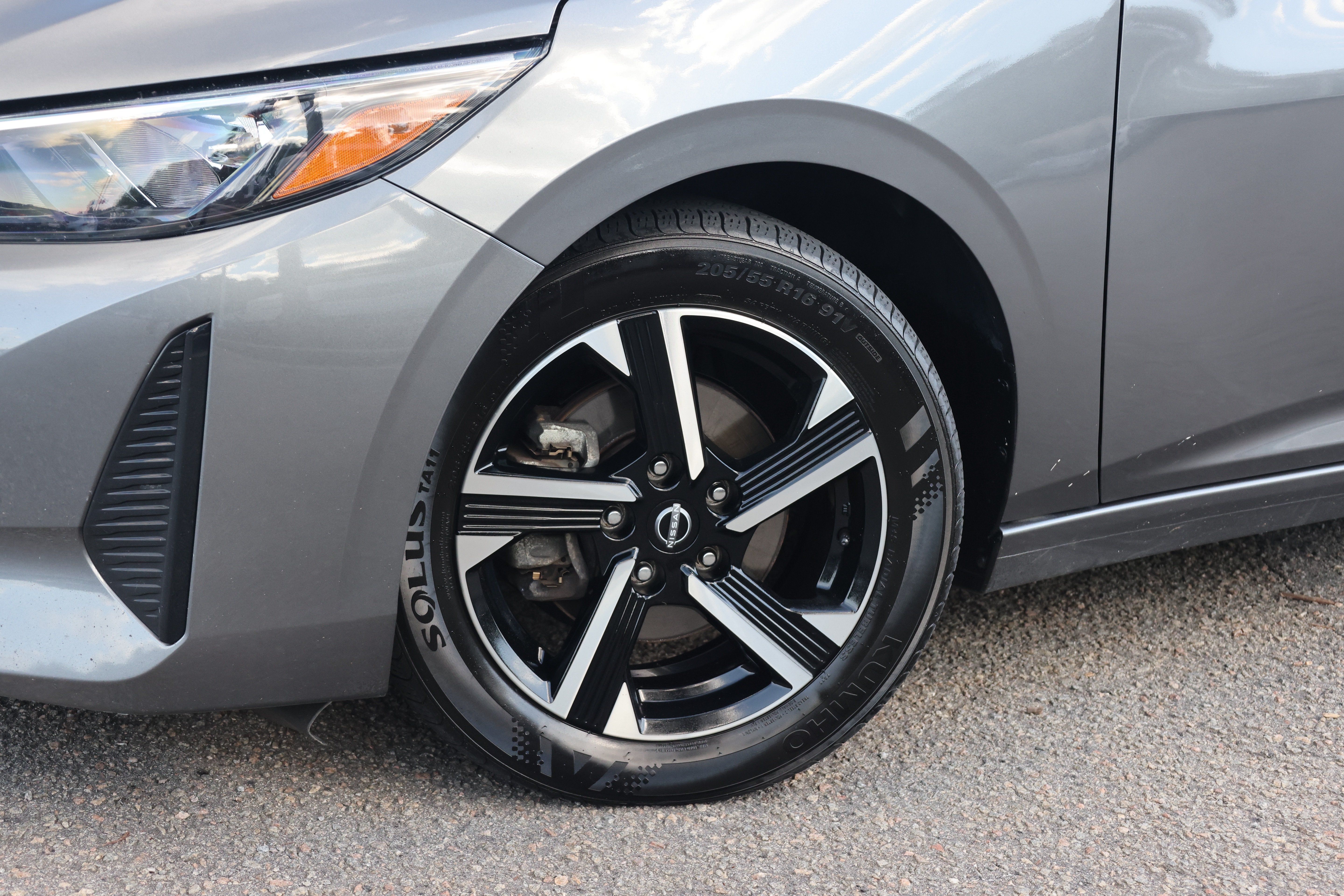 Used 2024 Nissan Sentra SV FWD image 18