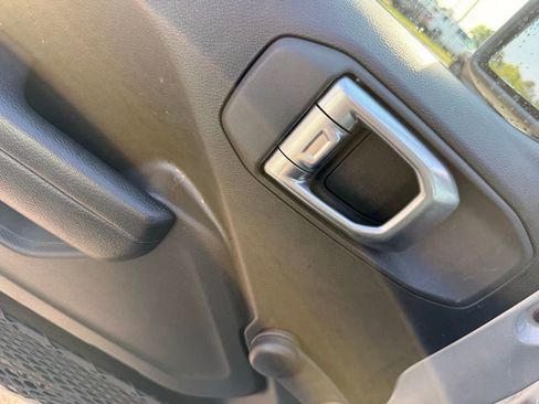 Used 2022 Jeep Gladiator Sport image 9