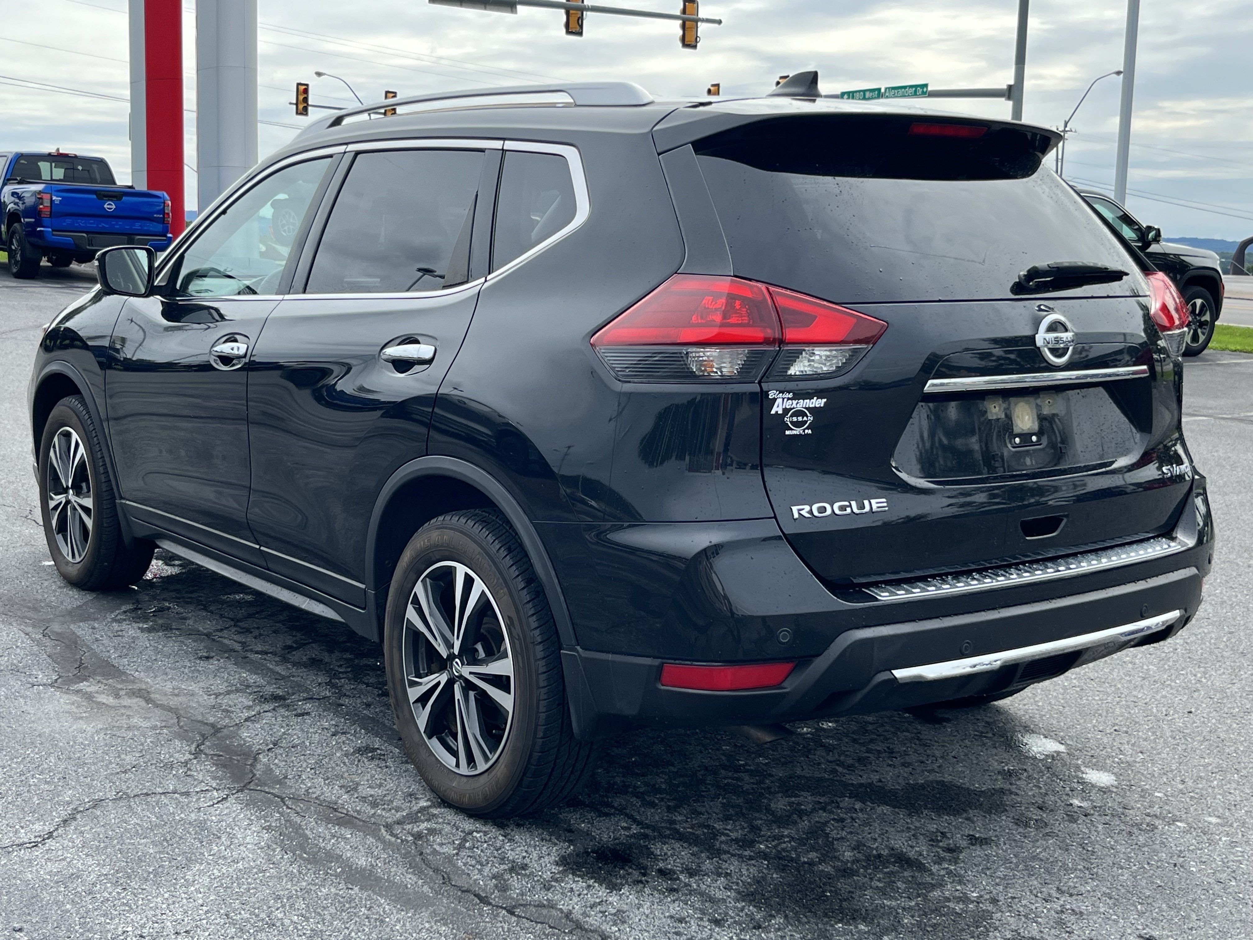 Used 2019 Nissan Rogue SV w/ Premium Package AWD/4WD image 9