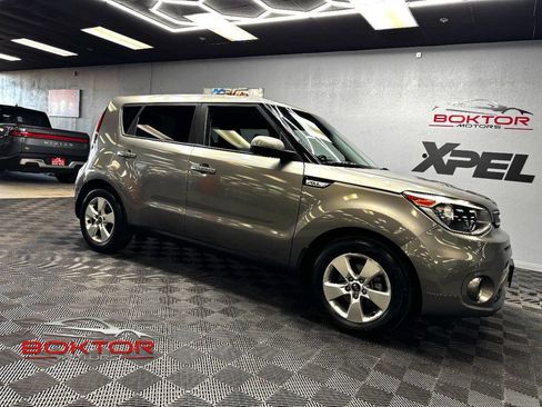 Used 2018 Kia Soul Base image 1