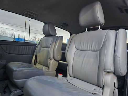 Used 2009 Toyota Sienna XLE Limited image 18