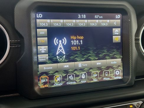 Used 2023 Jeep Wrangler Unlimited Sahara w/ Cold Weather Group AWD/4WD image 19