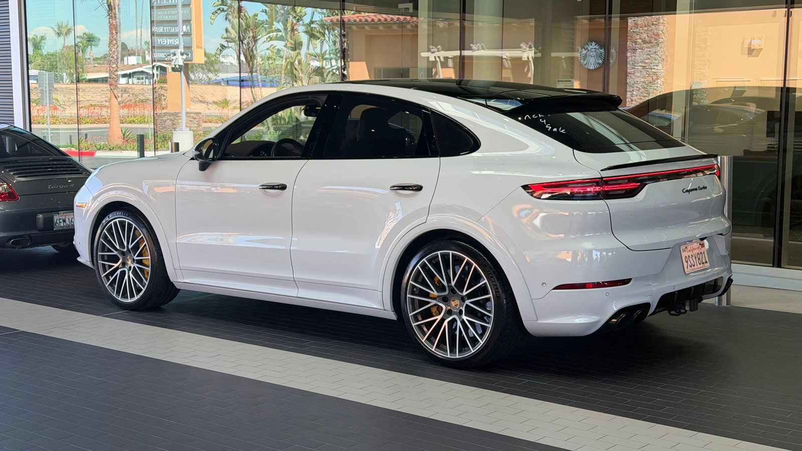 Certified 2022 Porsche Cayenne Turbo AWD/4WD image 9
