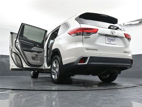 Used 2017 Toyota Highlander Limited image 52