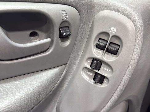 Used 2006 Dodge Grand Caravan SXT FWD image 21