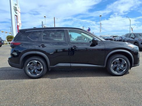 Used 2024 Nissan Rogue SV AWD/4WD image 9