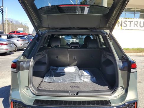 New 2026 Volkswagen Tiguan SE R-Line FWD image 8