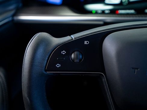 Used 2022 Tesla Model X Plaid image 37