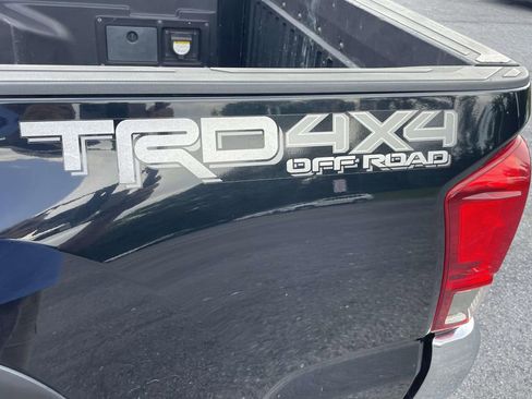 Used 2016 Toyota Tacoma TRD Off-Road w/ Towing Package AWD/4WD image 9