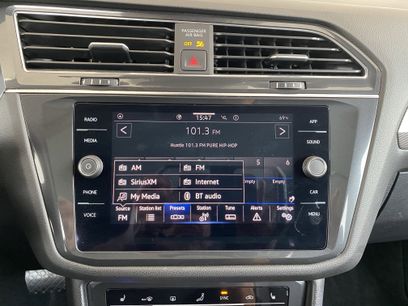 Used 2022 Volkswagen Tiguan SE w/ Panoramic Sunroof Package