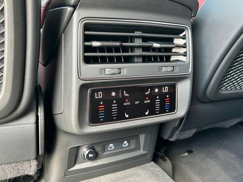 Used 2023 Audi SQ8 Prestige AWD/4WD image 56