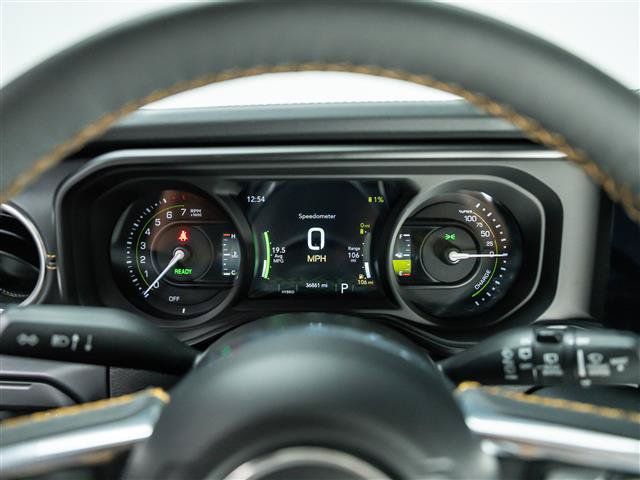 Used 2024 Jeep Wrangler Unlimited Sahara w/ Technology Group AWD/4WD image 25