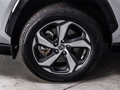 Used 2022 Toyota RAV4 SE w/ Weather & Moonroof Package AWD/4WD image 9