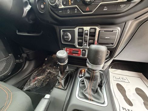 Used 2022 Jeep Gladiator Mojave w/ Cold Weather Group image 34