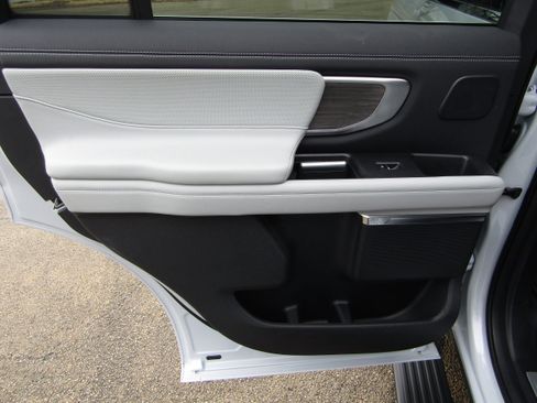 Used 2025 Ford Expedition Platinum w/ Platinum Ultimate Package image 12