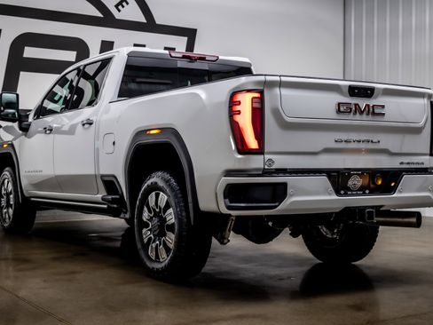 Used 2024 GMC Sierra 2500 Denali w/ Denali Reserve Package AWD/4WD image 32