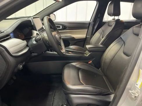 Used 2025 Jeep Compass Limited AWD/4WD image 10