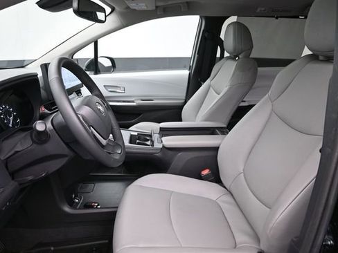 Certified 2026 Toyota Sienna XLE AWD/4WD image 15