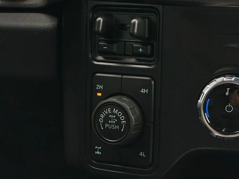 New 2026 Ford F250 Platinum w/ Tremor Off-Road Package image 38