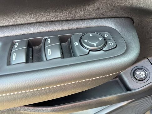 Used 2023 GMC Terrain SLT w/ Infotainment Package II AWD/4WD image 19