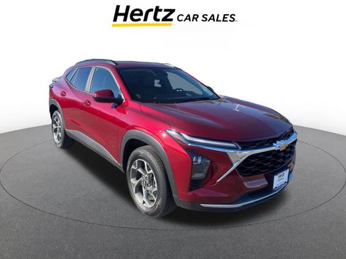 Used 2025 Chevrolet Trax LT image 1