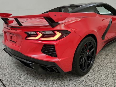 Used 2021 Chevrolet Corvette Stingray Premium Conv w/ Z51 Performance Package RWD image 24