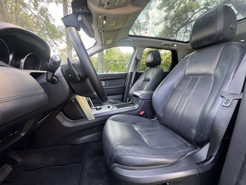 Used 2017 Land Rover Discovery Sport HSE image 13