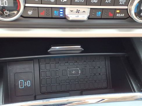 Used 2024 Ford Expedition XLT AWD/4WD image 19