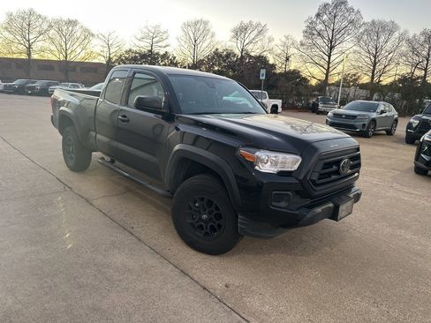 Used 2020 Toyota Tacoma SR image 2