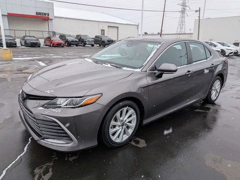 Used 2022 Toyota Camry LE w/ Carpet Mat Package (TMS) image 3