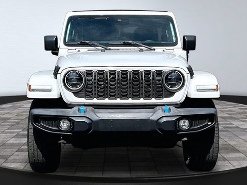 Used 2024 Jeep Wrangler Unlimited w/ LED Headlamp & Fog Lamp Group AWD/4WD image 23