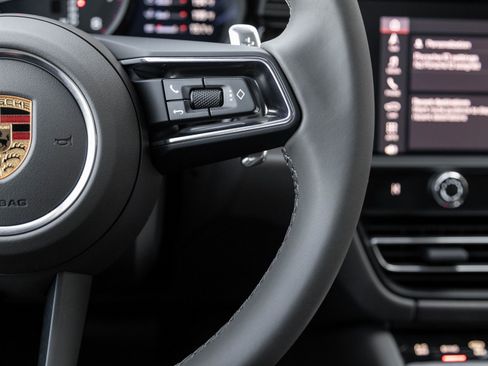 Used 2026 Porsche Macan image 16