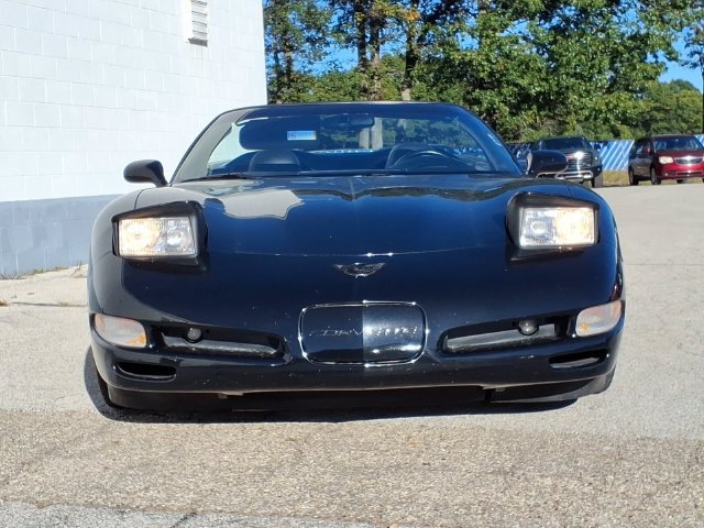 Used 2000 Chevrolet Corvette Convertible w/ Memory Pkg RWD image 2