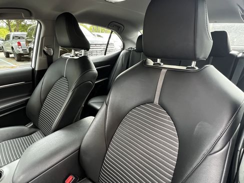 Used 2023 Toyota Camry SE image 18
