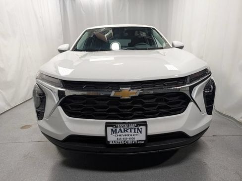 New 2026 Chevrolet Trax LS w/ LS Convenience Package FWD image 7