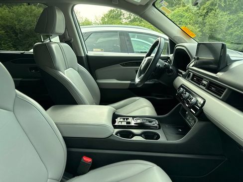 Used 2025 Honda Pilot Touring image 11