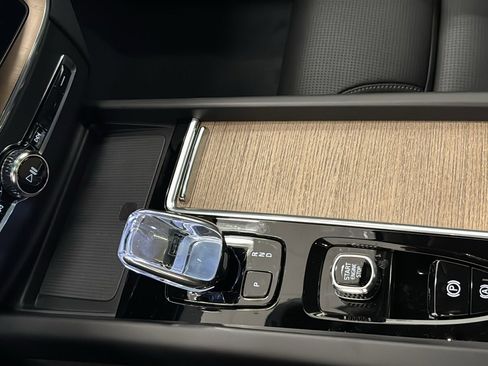 New 2026 Volvo XC60 T8 Ultra w/ Climate Package AWD/4WD image 19