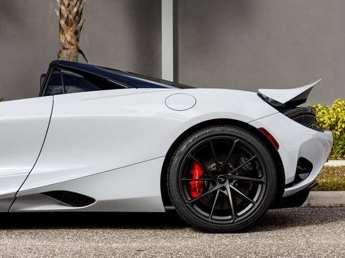 Used 2026 McLaren 750S Spider RWD image 20