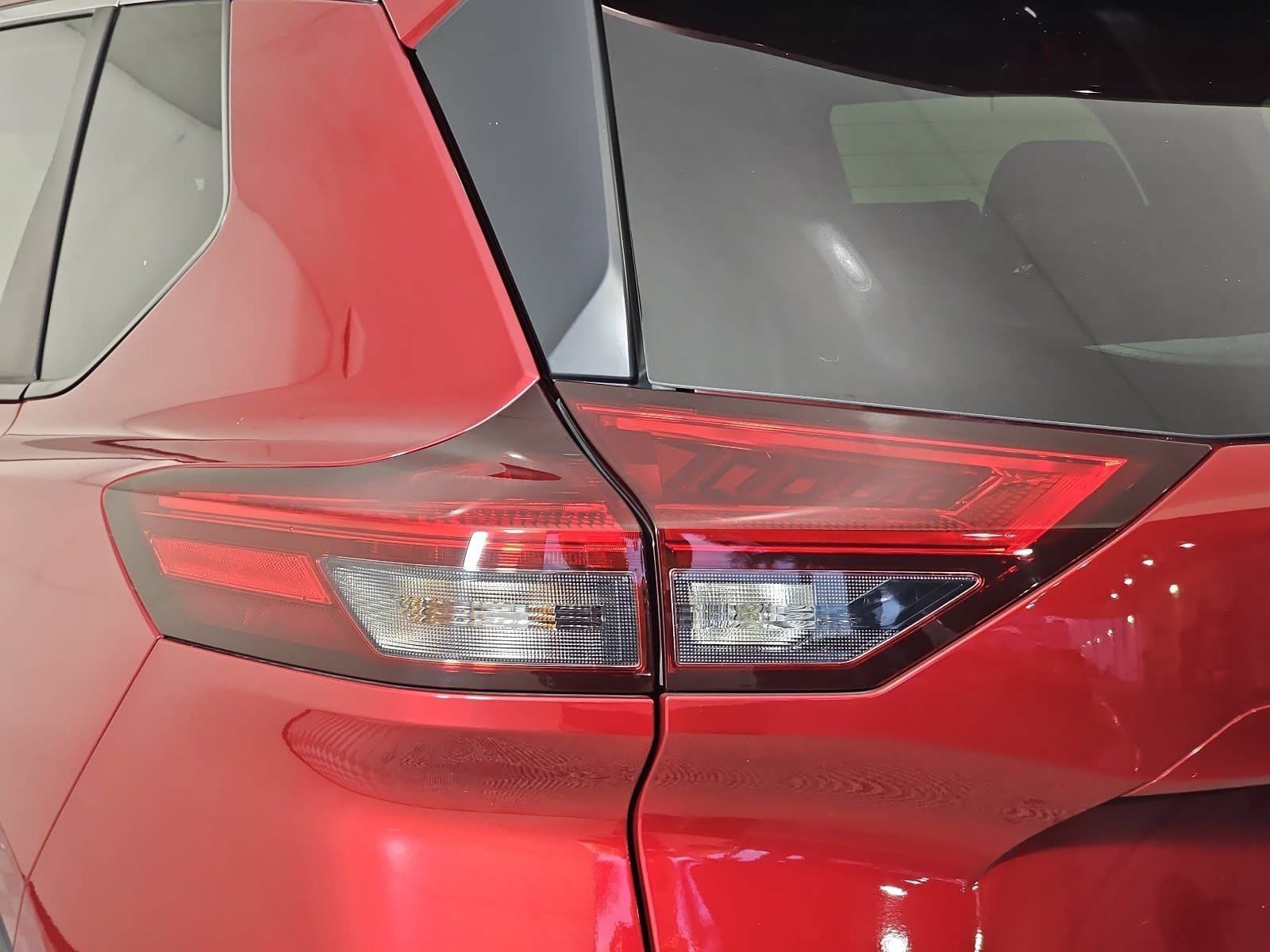 Used 2023 Nissan Rogue SV FWD image 28