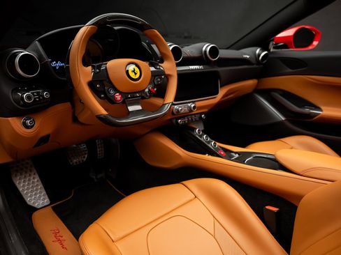 Used 2019 Ferrari Portofino RWD image 2