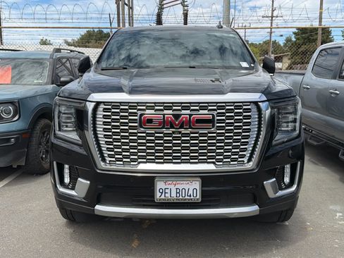 Used 2021 GMC Yukon Denali w/ Denali Premium Package AWD/4WD image 2