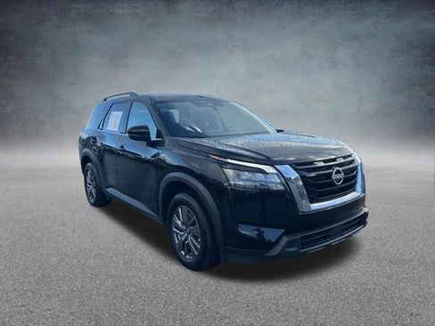 Used 2025 Nissan Pathfinder SV FWD image 2