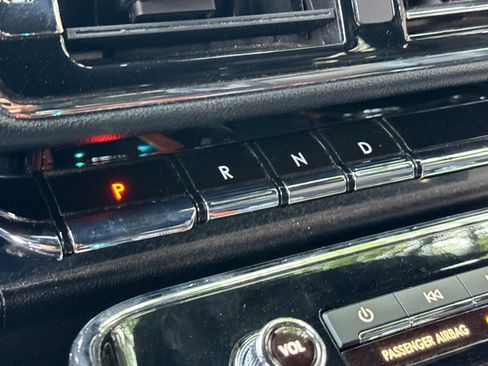 Used 2019 Lincoln Navigator L Select image 21