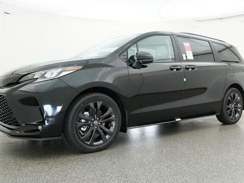 New 2026 Toyota Sienna XSE FWD image 17
