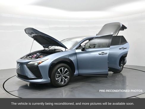 Used 2023 Lexus RZ 450e Premium image 34