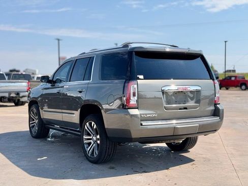 Used 2018 GMC Yukon Denali w/ Denali Ultimate Package AWD/4WD image 3