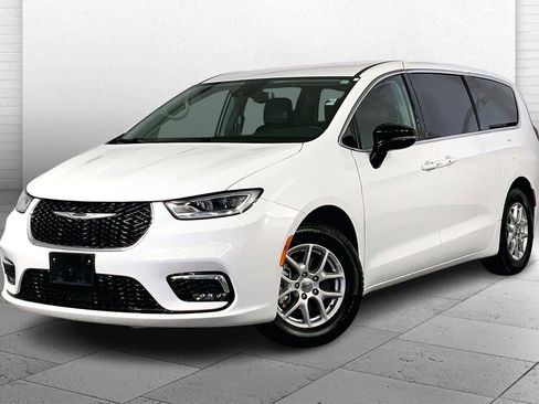 Used 2024 Chrysler Pacifica Touring-L FWD image 12